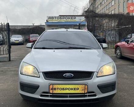 Серый Форд Фокус, объемом двигателя 1.6 л и пробегом 303 тыс. км за 4500 $, фото 2 на Automoto.ua