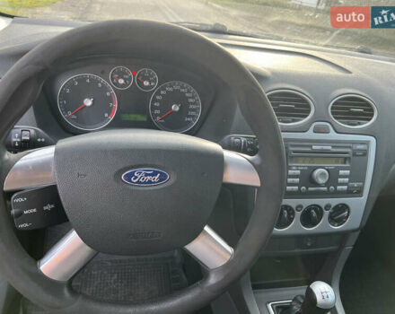 Серый Форд Фокус, объемом двигателя 1.6 л и пробегом 206 тыс. км за 3900 $, фото 35 на Automoto.ua