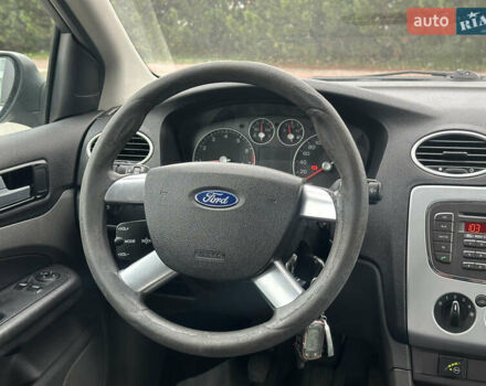 Серый Форд Фокус, объемом двигателя 1.6 л и пробегом 251 тыс. км за 4500 $, фото 28 на Automoto.ua