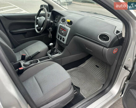 Серый Форд Фокус, объемом двигателя 1.6 л и пробегом 251 тыс. км за 4500 $, фото 25 на Automoto.ua