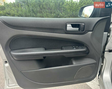 Серый Форд Фокус, объемом двигателя 1.6 л и пробегом 251 тыс. км за 4500 $, фото 14 на Automoto.ua