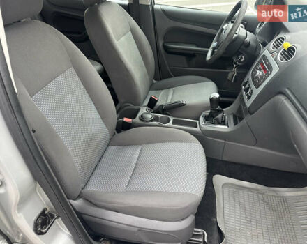 Серый Форд Фокус, объемом двигателя 1.6 л и пробегом 251 тыс. км за 4500 $, фото 26 на Automoto.ua