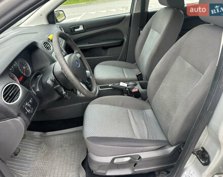 Серый Форд Фокус, объемом двигателя 1.6 л и пробегом 251 тыс. км за 4500 $, фото 16 на Automoto.ua