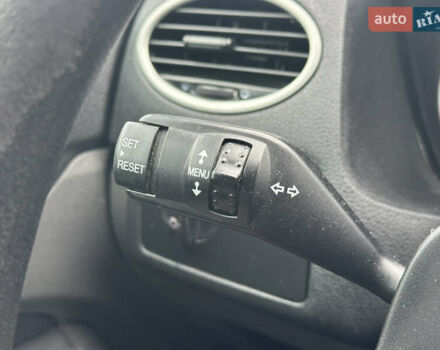 Серый Форд Фокус, объемом двигателя 1.6 л и пробегом 251 тыс. км за 4500 $, фото 32 на Automoto.ua