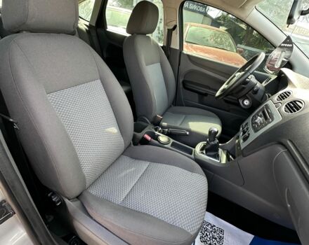 Серый Форд Фокус, объемом двигателя 1.6 л и пробегом 239 тыс. км за 5600 $, фото 7 на Automoto.ua