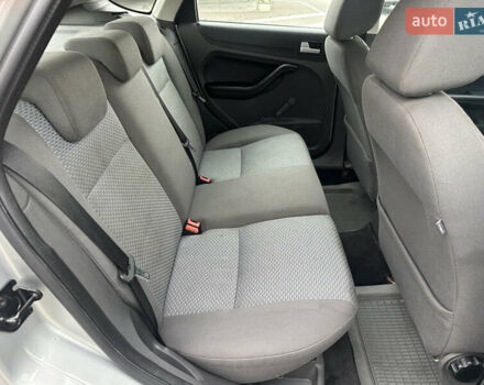 Серый Форд Фокус, объемом двигателя 1.6 л и пробегом 251 тыс. км за 4500 $, фото 23 на Automoto.ua