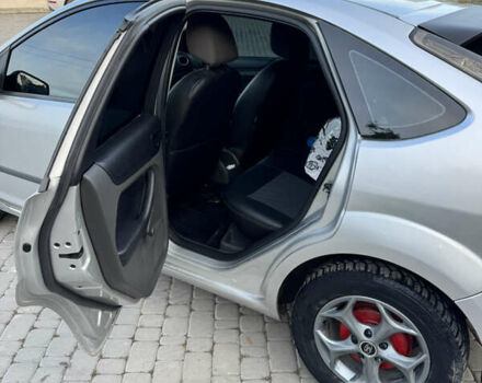 Серый Форд Фокус, объемом двигателя 1.6 л и пробегом 243 тыс. км за 4200 $, фото 13 на Automoto.ua