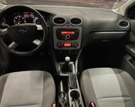 Серый Форд Фокус, объемом двигателя 1.8 л и пробегом 300 тыс. км за 1850 $, фото 6 на Automoto.ua