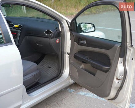 Форд Фокус 2007 в Киеве на Automoto.ua Серый Форд Фокус, объемом двигателя 1.6 л и пробегом 248 тыс. км за 4500 $, фото 15 на Automoto.ua