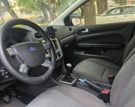 Серый Форд Фокус, объемом двигателя 1.6 л и пробегом 350 тыс. км за 3800 $, фото 7 на Automoto.ua