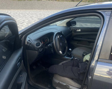 Серый Форд Фокус, объемом двигателя 1.6 л и пробегом 370 тыс. км за 4400 $, фото 5 на Automoto.ua