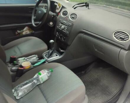 Серый Форд Фокус, объемом двигателя 1.39 л и пробегом 220 тыс. км за 4200 $, фото 2 на Automoto.ua