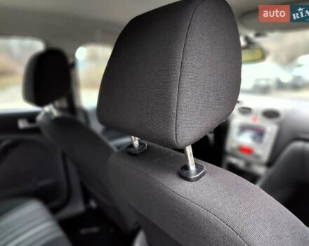 Серый Форд Фокус, объемом двигателя 1.6 л и пробегом 188 тыс. км за 4990 $, фото 56 на Automoto.ua