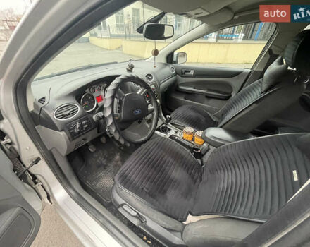 Сірий Форд Фокус, об'ємом двигуна 1.6 л та пробігом 372 тис. км за 5100 $, фото 9 на Automoto.ua