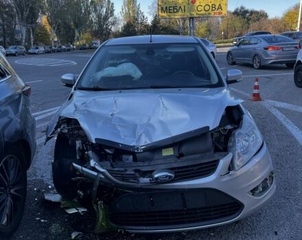 Серый Форд Фокус, объемом двигателя 1.6 л и пробегом 250 тыс. км за 1600 $, фото 3 на Automoto.ua