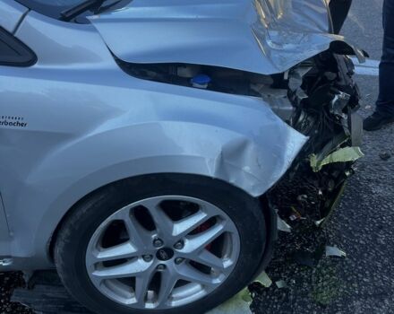 Серый Форд Фокус, объемом двигателя 1.6 л и пробегом 250 тыс. км за 1600 $, фото 5 на Automoto.ua