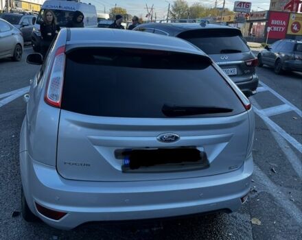 Серый Форд Фокус, объемом двигателя 1.6 л и пробегом 250 тыс. км за 1600 $, фото 1 на Automoto.ua