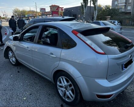 Серый Форд Фокус, объемом двигателя 1.6 л и пробегом 250 тыс. км за 1600 $, фото 6 на Automoto.ua