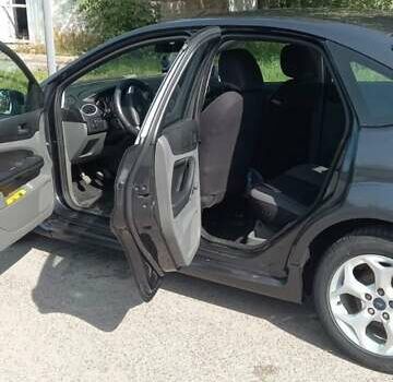 Сірий Форд Фокус, об'ємом двигуна 1.6 л та пробігом 325 тис. км за 5400 $, фото 5 на Automoto.ua