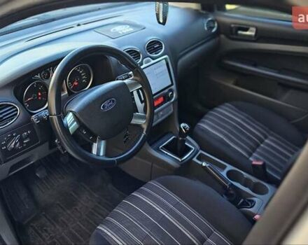 Серый Форд Фокус, объемом двигателя 1.6 л и пробегом 260 тыс. км за 5200 $, фото 7 на Automoto.ua