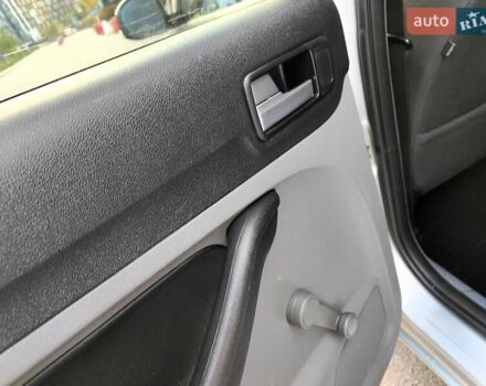 Форд Фокус 2008 в Киеве на Automoto.ua Серый Форд Фокус, объемом двигателя 1.6 л и пробегом 188 тыс. км за 5490 $, фото 43 на Automoto.ua