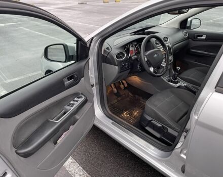 Серый Форд Фокус, объемом двигателя 1.8 л и пробегом 294 тыс. км за 5400 $, фото 4 на Automoto.ua