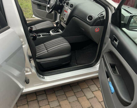 Серый Форд Фокус, объемом двигателя 1.6 л и пробегом 237 тыс. км за 6000 $, фото 9 на Automoto.ua