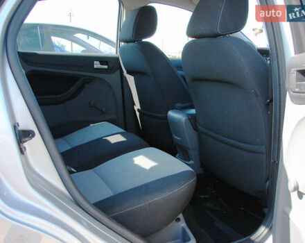 Серый Форд Фокус, объемом двигателя 1.6 л и пробегом 177 тыс. км за 5750 $, фото 12 на Automoto.ua