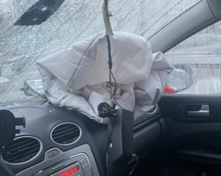 Серый Форд Фокус, объемом двигателя 1.6 л и пробегом 333 тыс. км за 1161 $, фото 16 на Automoto.ua