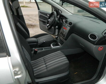 Серый Форд Фокус, объемом двигателя 1.6 л и пробегом 197 тыс. км за 6500 $, фото 9 на Automoto.ua