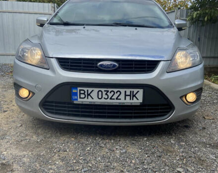 Серый Форд Фокус, объемом двигателя 1.6 л и пробегом 260 тыс. км за 5400 $, фото 1 на Automoto.ua