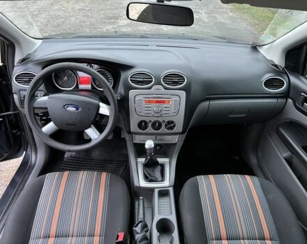 Серый Форд Фокус, объемом двигателя 1.6 л и пробегом 150 тыс. км за 5800 $, фото 18 на Automoto.ua