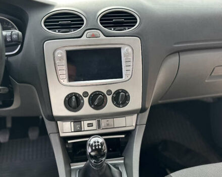 Серый Форд Фокус, объемом двигателя 1.6 л и пробегом 300 тыс. км за 6500 $, фото 18 на Automoto.ua