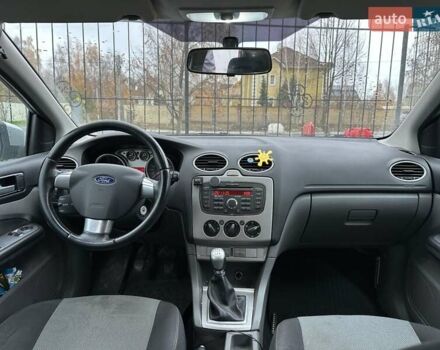 Серый Форд Фокус, объемом двигателя 1.6 л и пробегом 211 тыс. км за 5000 $, фото 6 на Automoto.ua