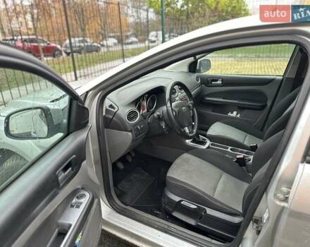 Серый Форд Фокус, объемом двигателя 1.6 л и пробегом 211 тыс. км за 5000 $, фото 7 на Automoto.ua