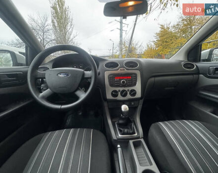 Серый Форд Фокус, объемом двигателя 1.39 л и пробегом 228 тыс. км за 3999 $, фото 18 на Automoto.ua