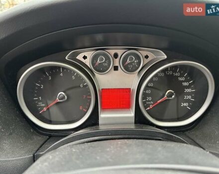 Серый Форд Фокус, объемом двигателя 1.6 л и пробегом 211 тыс. км за 5000 $, фото 4 на Automoto.ua