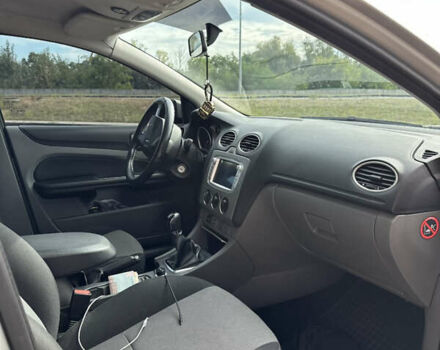 Серый Форд Фокус, объемом двигателя 1.6 л и пробегом 300 тыс. км за 6500 $, фото 12 на Automoto.ua