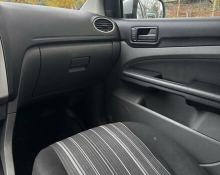 Серый Форд Фокус, объемом двигателя 1.39 л и пробегом 228 тыс. км за 3999 $, фото 21 на Automoto.ua