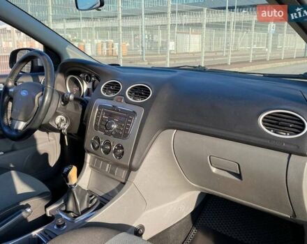 Серый Форд Фокус, объемом двигателя 1.6 л и пробегом 218 тыс. км за 4990 $, фото 12 на Automoto.ua