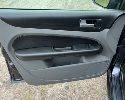 Серый Форд Фокус, объемом двигателя 1.6 л и пробегом 150 тыс. км за 5800 $, фото 20 на Automoto.ua