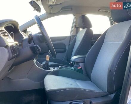 Серый Форд Фокус, объемом двигателя 1.6 л и пробегом 218 тыс. км за 4990 $, фото 7 на Automoto.ua