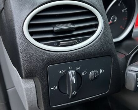 Серый Форд Фокус, объемом двигателя 1.6 л и пробегом 150 тыс. км за 5800 $, фото 23 на Automoto.ua