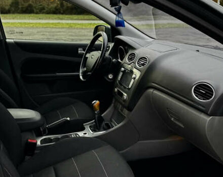 Серый Форд Фокус, объемом двигателя 1.8 л и пробегом 336 тыс. км за 5000 $, фото 5 на Automoto.ua