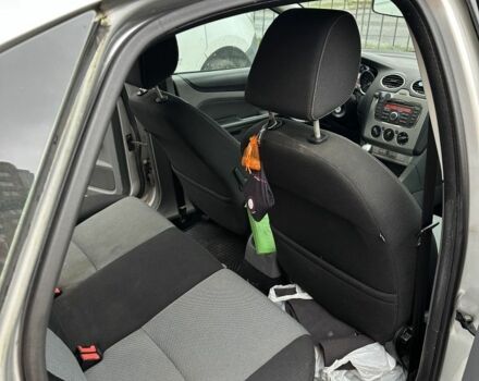 Серый Форд Фокус, объемом двигателя 1.6 л и пробегом 211 тыс. км за 5000 $, фото 7 на Automoto.ua