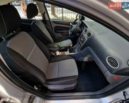 Серый Форд Фокус, объемом двигателя 1.6 л и пробегом 115 тыс. км за 6990 $, фото 41 на Automoto.ua