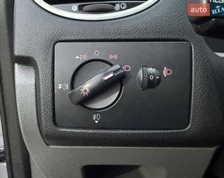 Сірий Форд Фокус, об'ємом двигуна 2 л та пробігом 193 тис. км за 5890 $, фото 18 на Automoto.ua