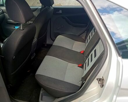 Серый Форд Фокус, объемом двигателя 1.6 л и пробегом 122 тыс. км за 7800 $, фото 7 на Automoto.ua