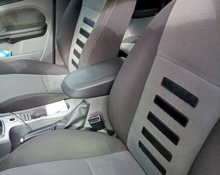 Серый Форд Фокус, объемом двигателя 1.6 л и пробегом 122 тыс. км за 7800 $, фото 6 на Automoto.ua