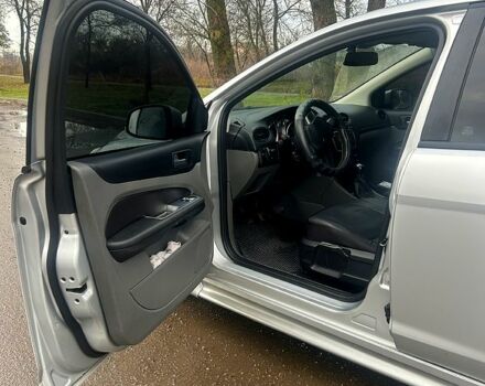 Серый Форд Фокус, объемом двигателя 1.6 л и пробегом 241 тыс. км за 5700 $, фото 9 на Automoto.ua